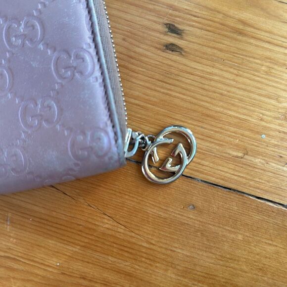 Gucci Wallet - dusty rose with embossed logo - Picture 2 of 8